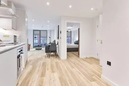 Lovely 1 Bed *