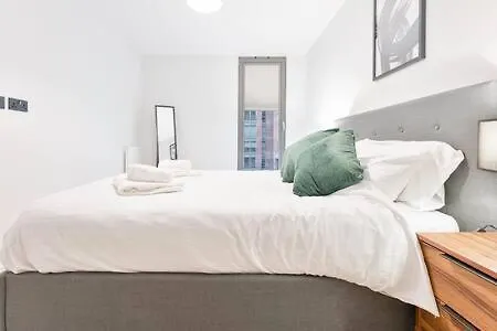 Lovely 1 Bed Appartamento *