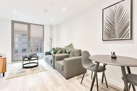 Lovely 1 Bed Appartamento