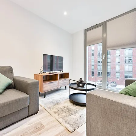 Lovely 1 Bed *